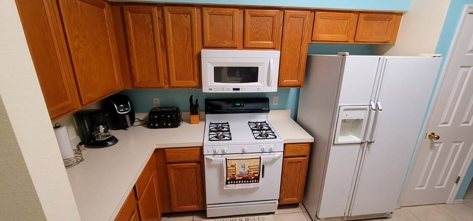 Full Kitchen.