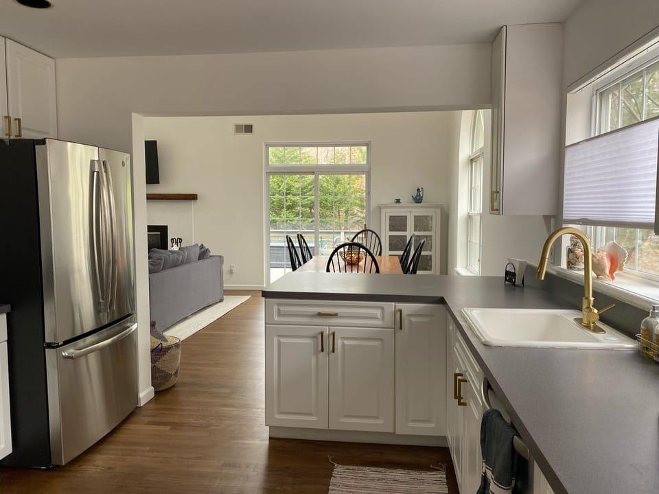 Fridge with ice maker and chilled filtered water