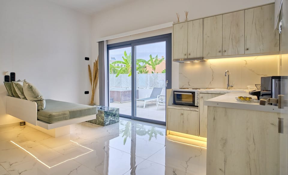 Èmar honeymoon suite Arillas Corfu Kitchen And Living Area