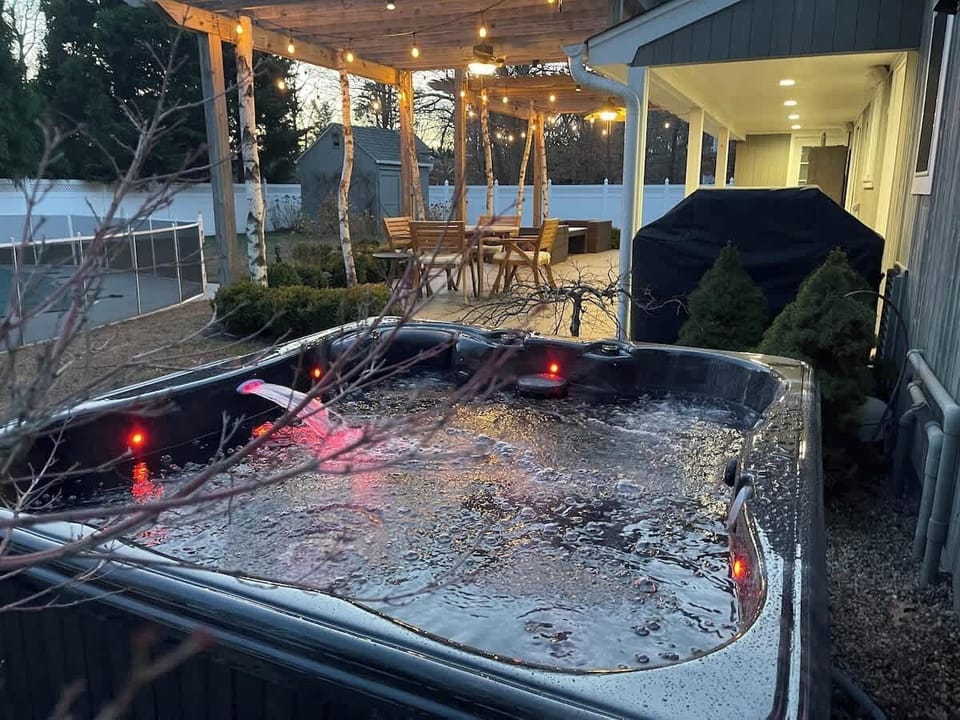 Hot tub open all year! 
(jacuzzi fee applies)