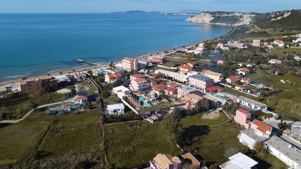 Emar Arillas Corfu swimming pool area