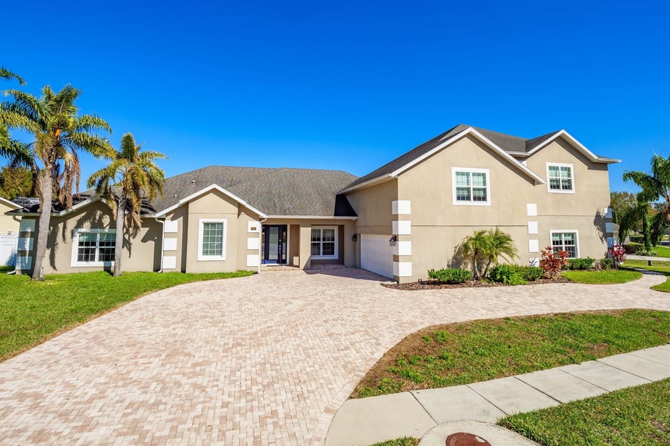 Beautifully appointed large 8000 Sq feet home.