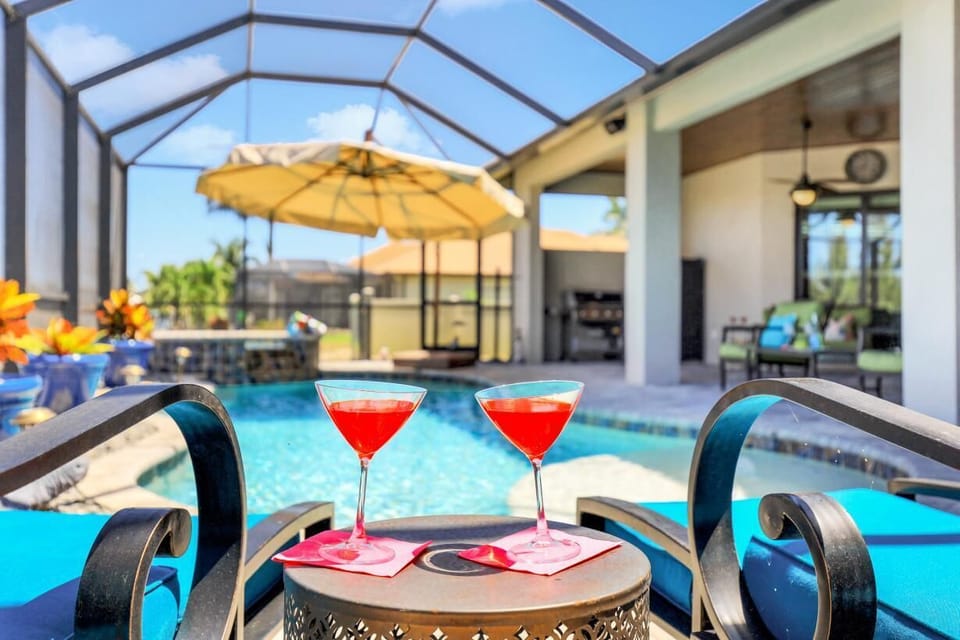 View long the pool deck