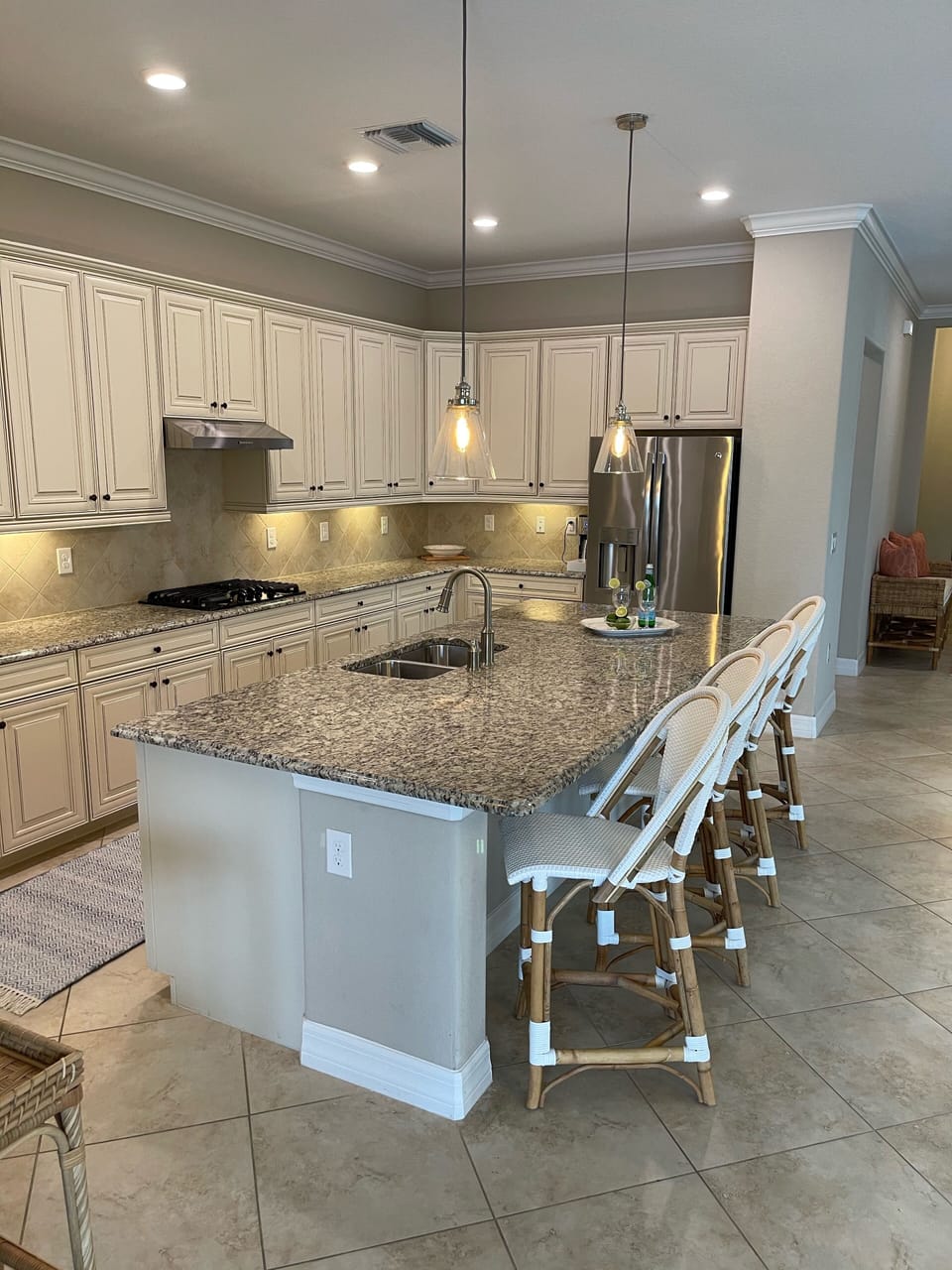 Custom fully equipped kitchen 