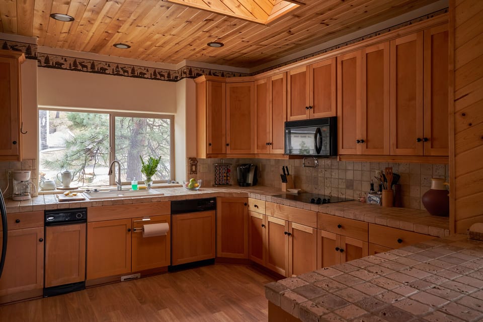 Kitchen, fully stocked