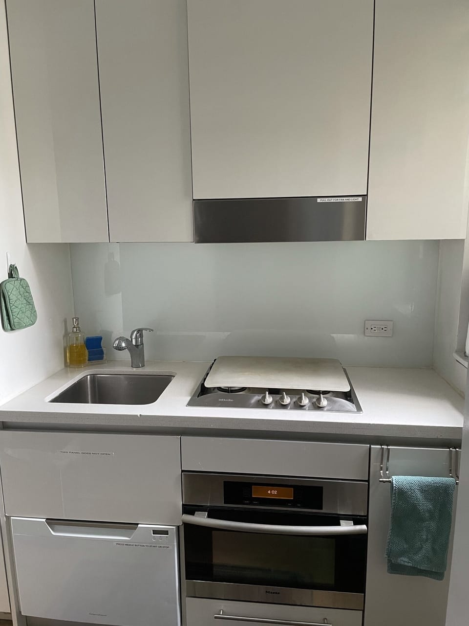 Fully Equipped Kitchen with Dishwasher, Microwave/Convection Oven, Gas Stove