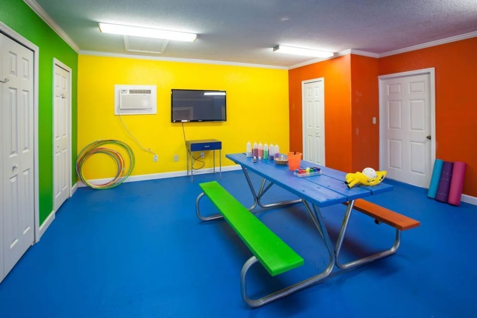 This amazing propety has many great amenities and fun activities for the whole family!
