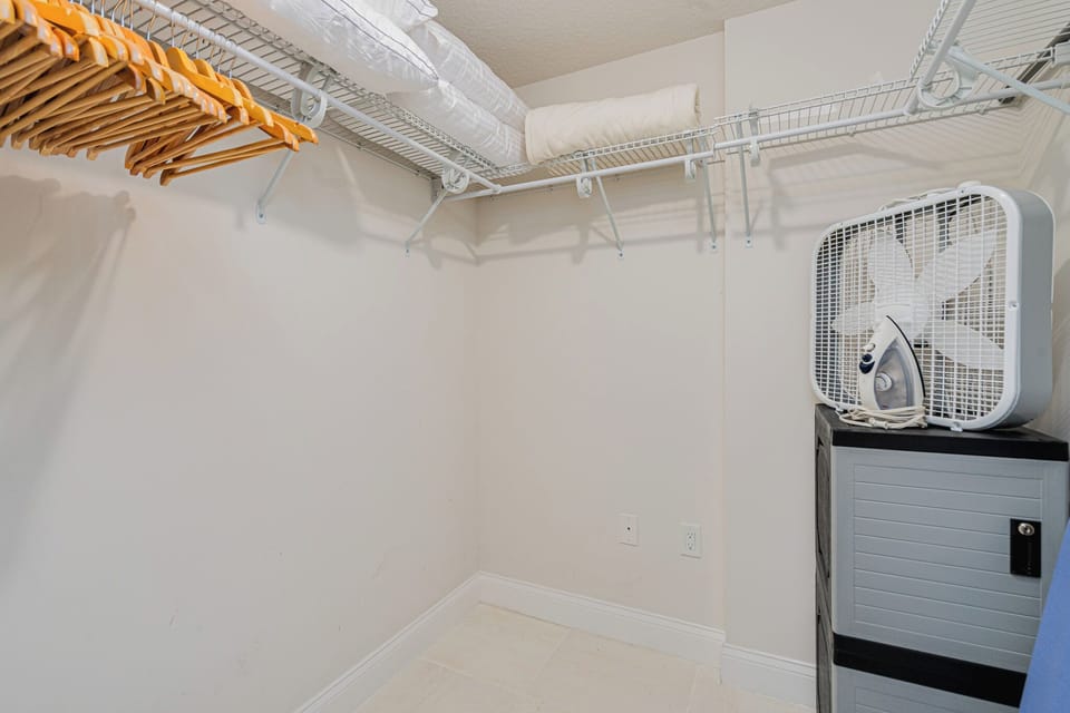 Primary suite closet