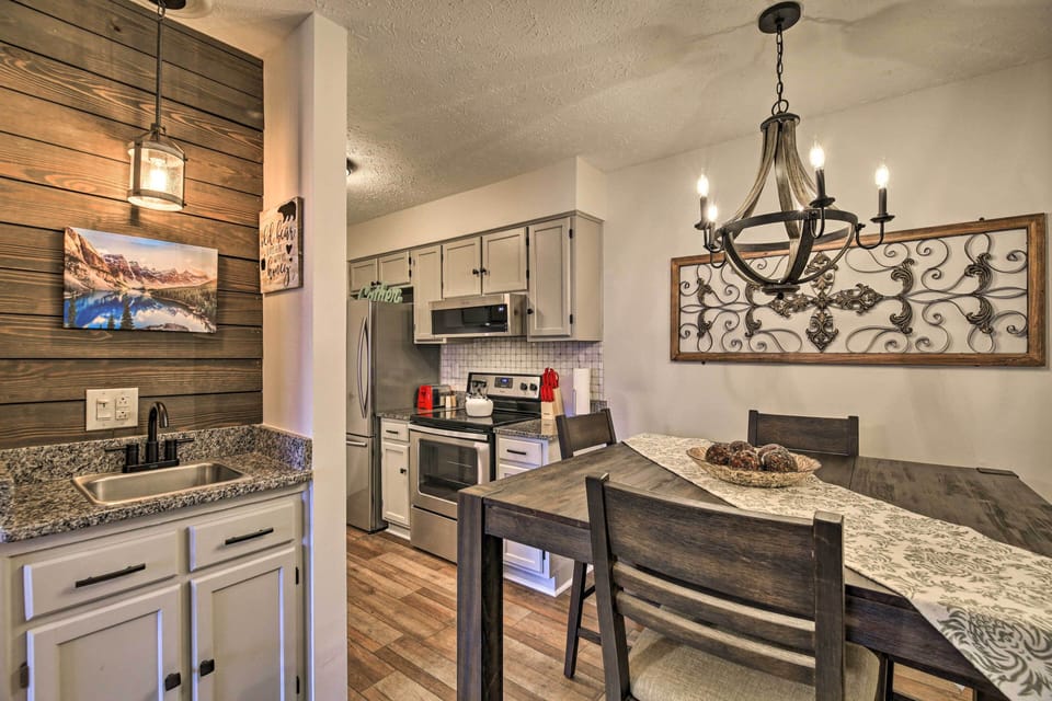 Dining Table | Wet Bar | Fully Equipped Kitchen | Single-Story Unit