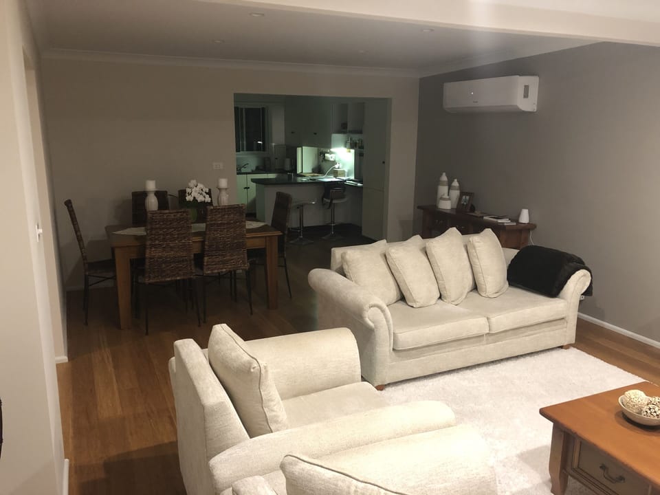 Lounge / Dining