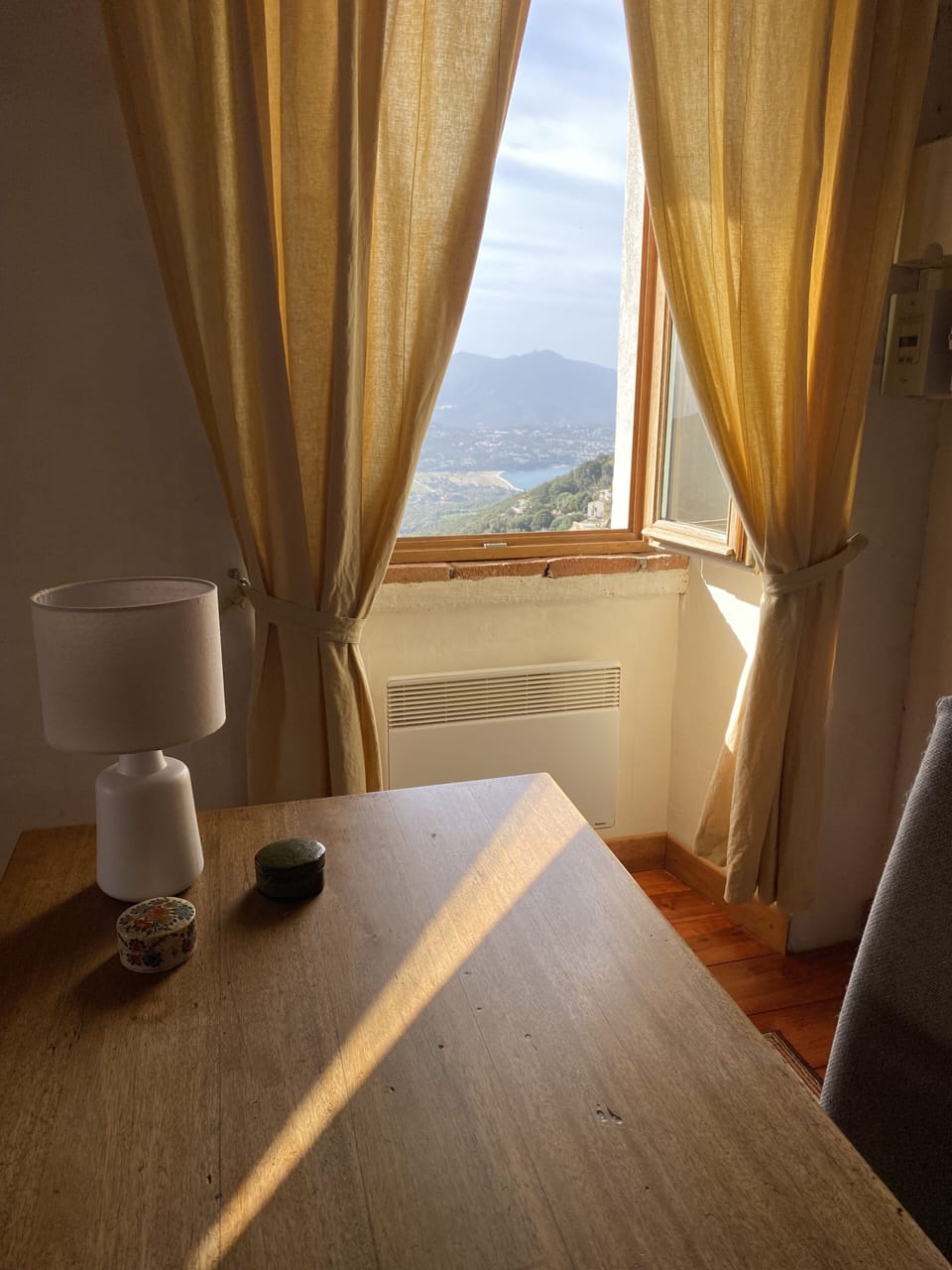 View from master bedroom / Vue de la chambre principale