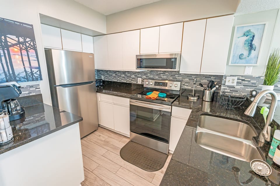 Full-Sized Kitchen