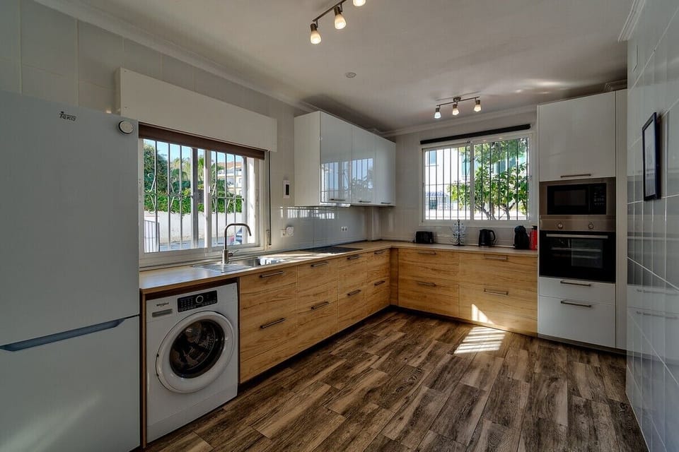 Open plan kitchen, dining and lounge