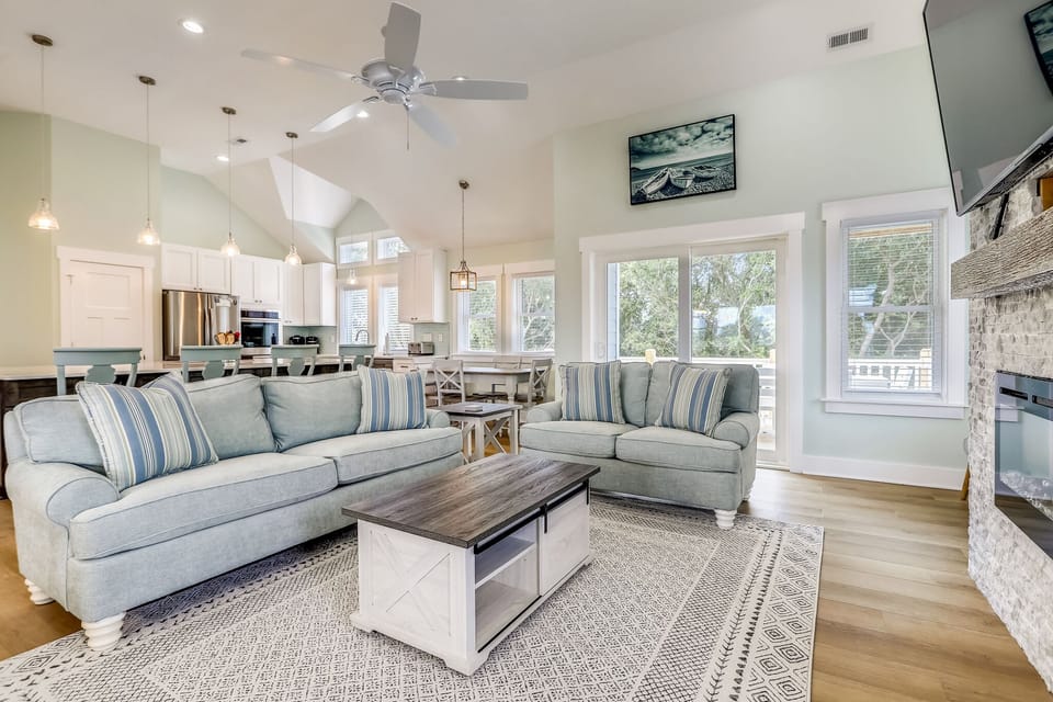 CC273: Blue Skies | Top Level Living Area