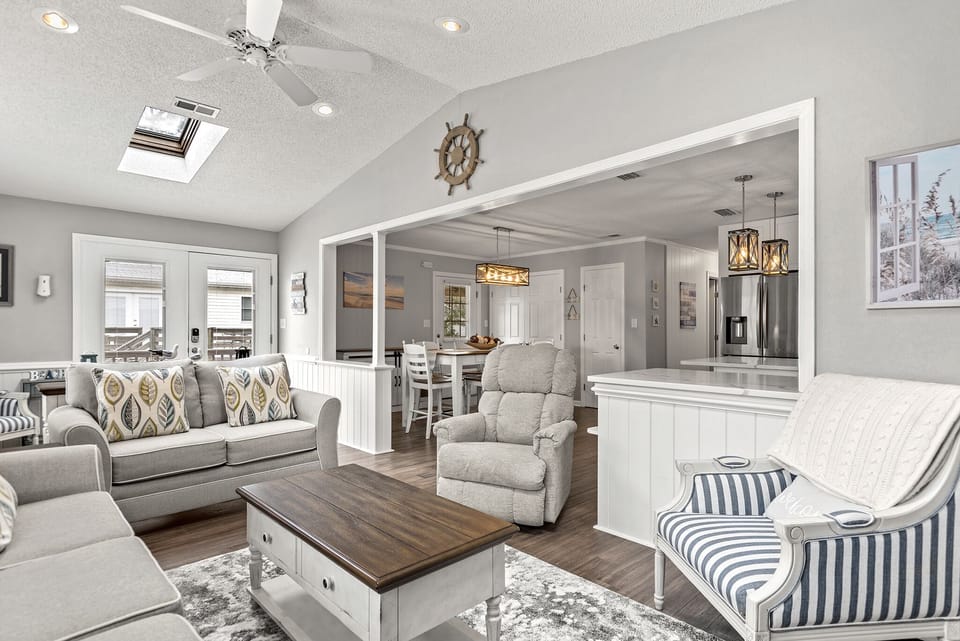 GR9612: Barefoot Bliss l Living Area