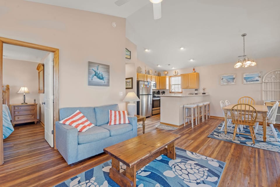HN02: Terrapin Cottage l Top Level Living Area