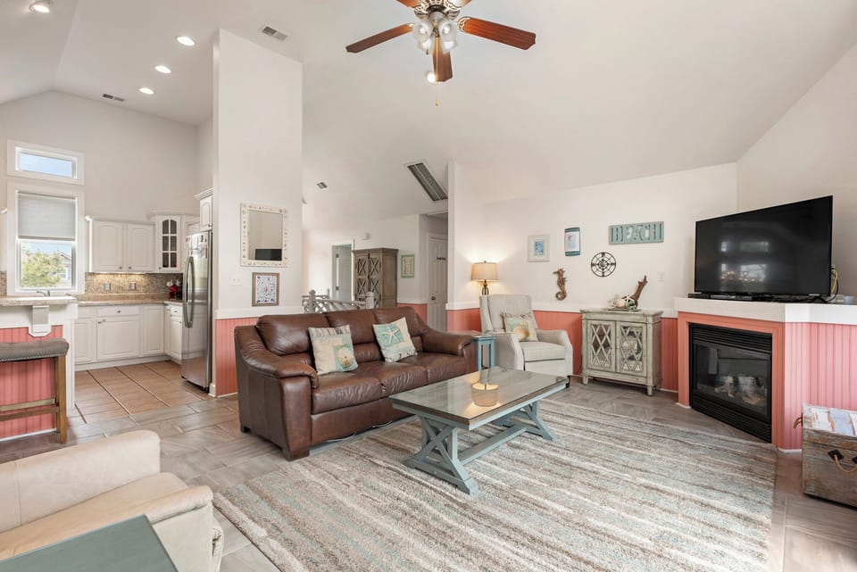 JR5209: Take It E-Sea l Top Level Living Area - Fireplace Not Available For Guest Use