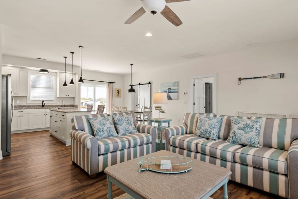 KDN5430: Cole's Cabana | Living Area