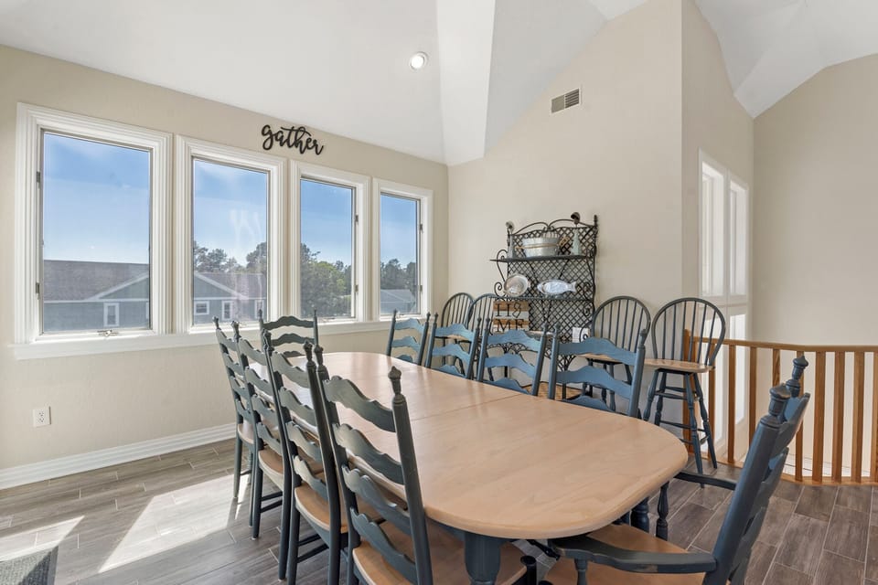 M839: It's All Good In Corolla l Top Level Dining Area