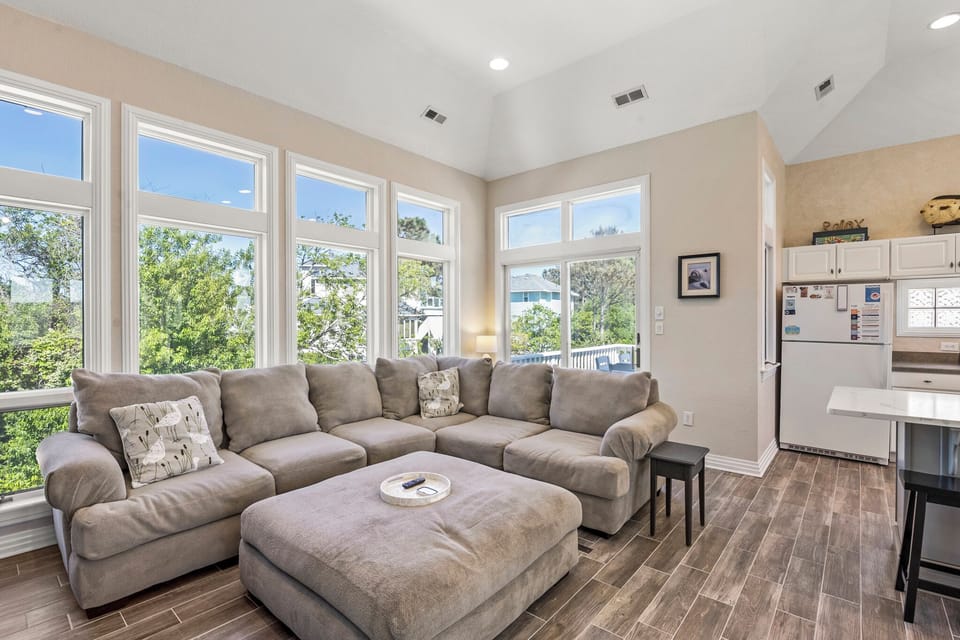 M839: It's All Good In Corolla l Top Level Living Area