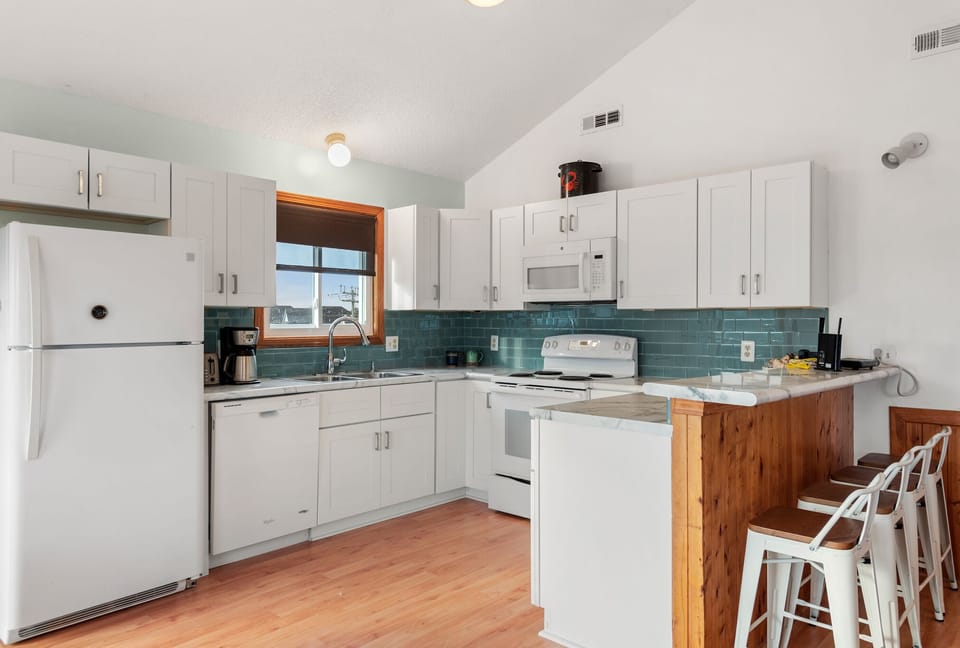 OSJ14: Sunny Days l Top Level Kitchen