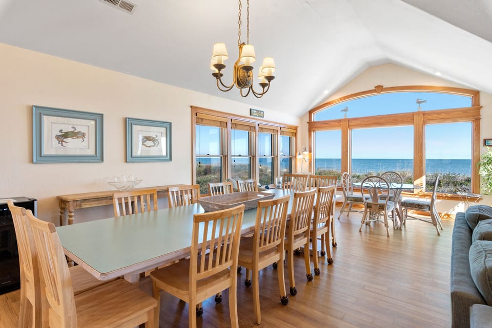 OSO62: Livin' l Top Level Dining Area