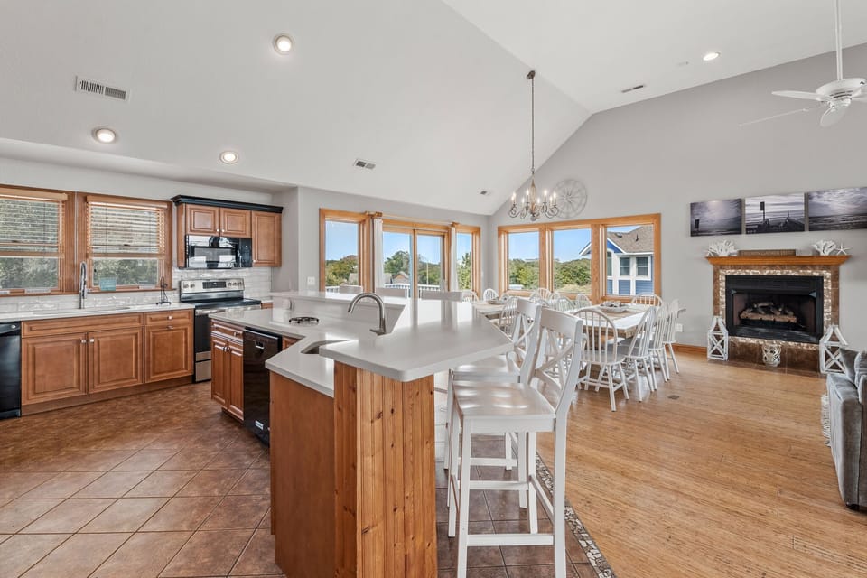 PI165: Gratitude | Top Level Dining Area and Kitchen