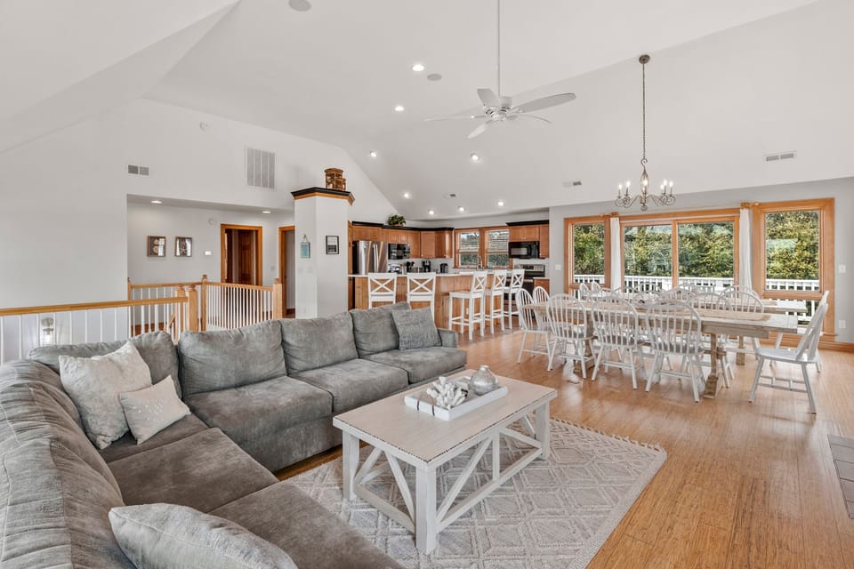 PI165: Gratitude | Top Level Living Area