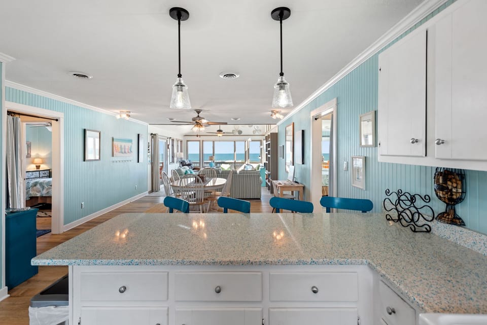 SN0918: Zane's Beach House l Kitchen