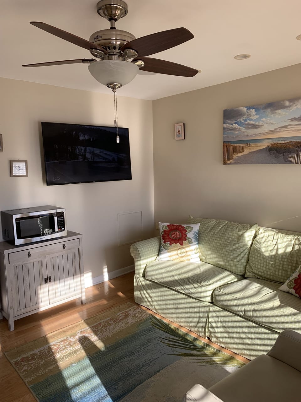 50 inch screen tv streams all channels- YouTube tv, prime video, etc.