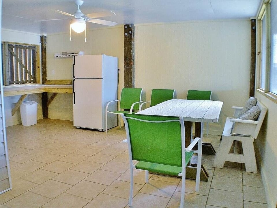 Screened Patio with Outdoor Kitchen