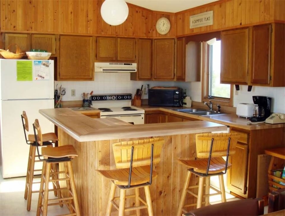 SN426 The Light House Kitchen w/ Bar Seating