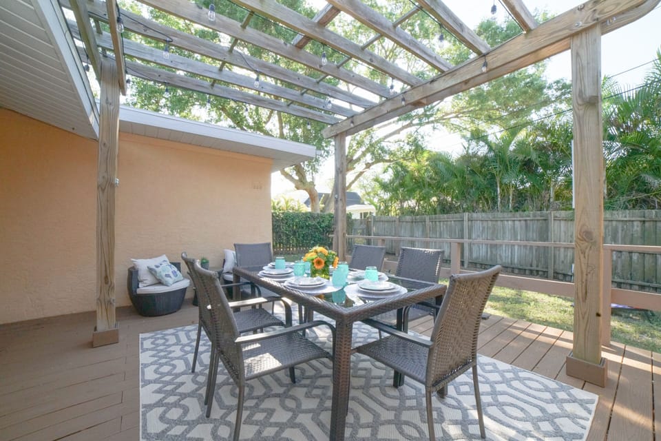 Outdoor dining