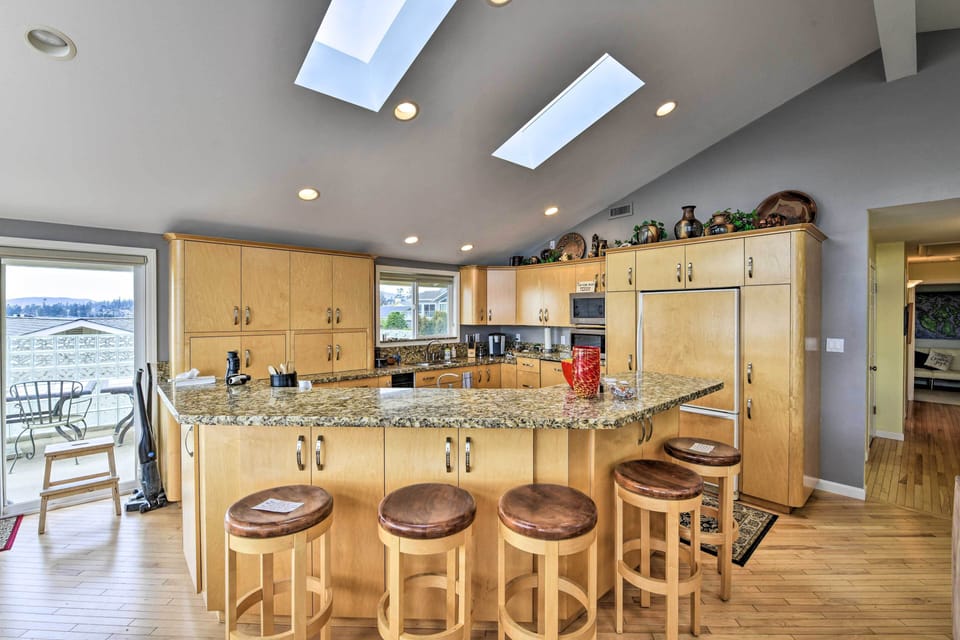 Kitchen | Cooking Basics | Panoramic Water Views