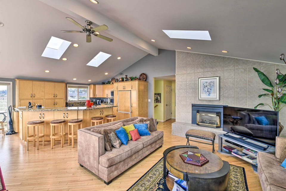 Living Room | Gas Fireplace | Books | Board Games