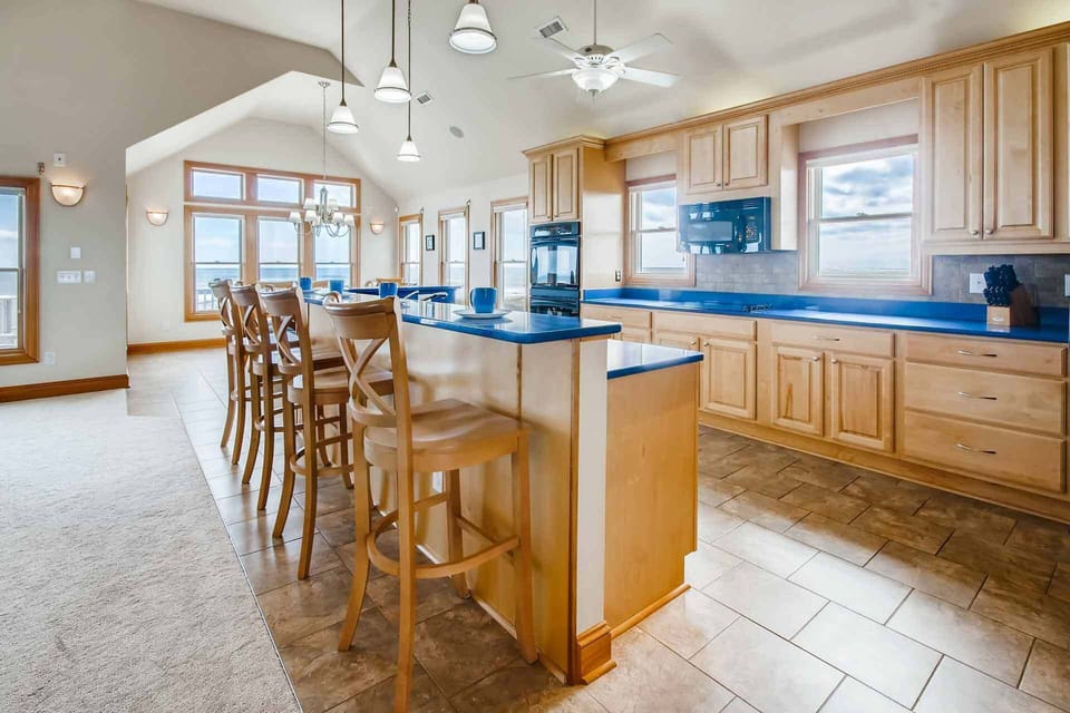 Surf-or-Sound-Realty-585-Carolina-Dreamin'-Kitchen-1