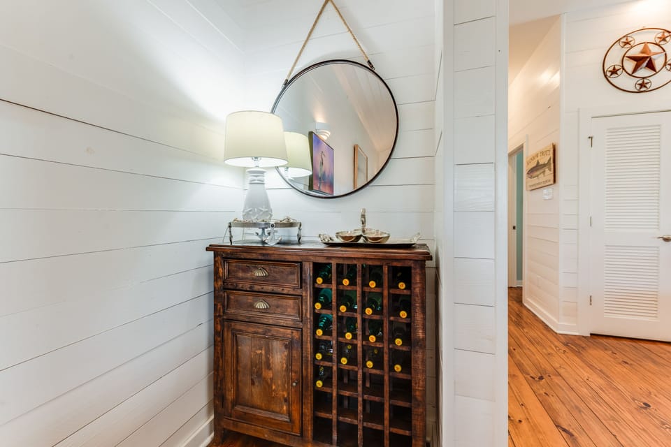 interior - Goose's Roost boasts personality!