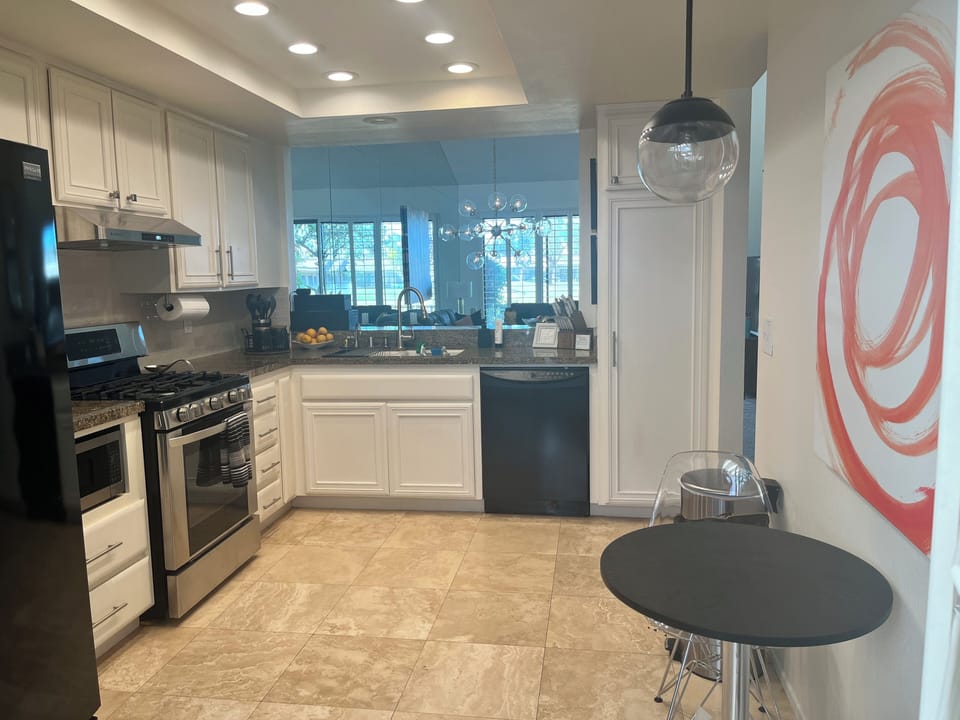 Kitchen dining for 2