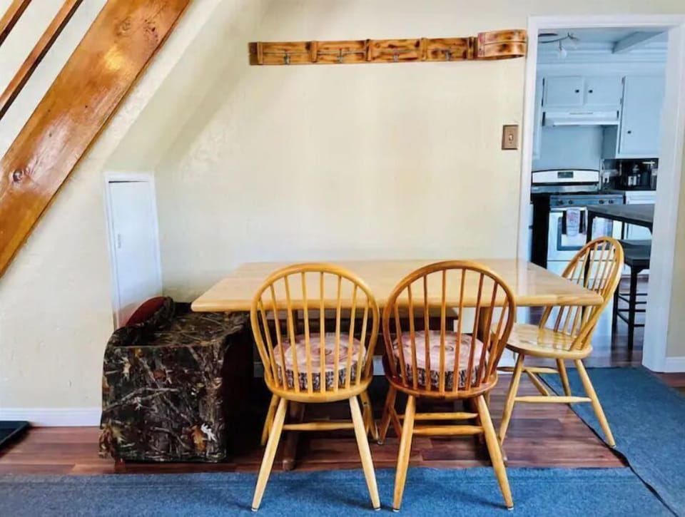dining room table fits 6.  bench w 4 chairs