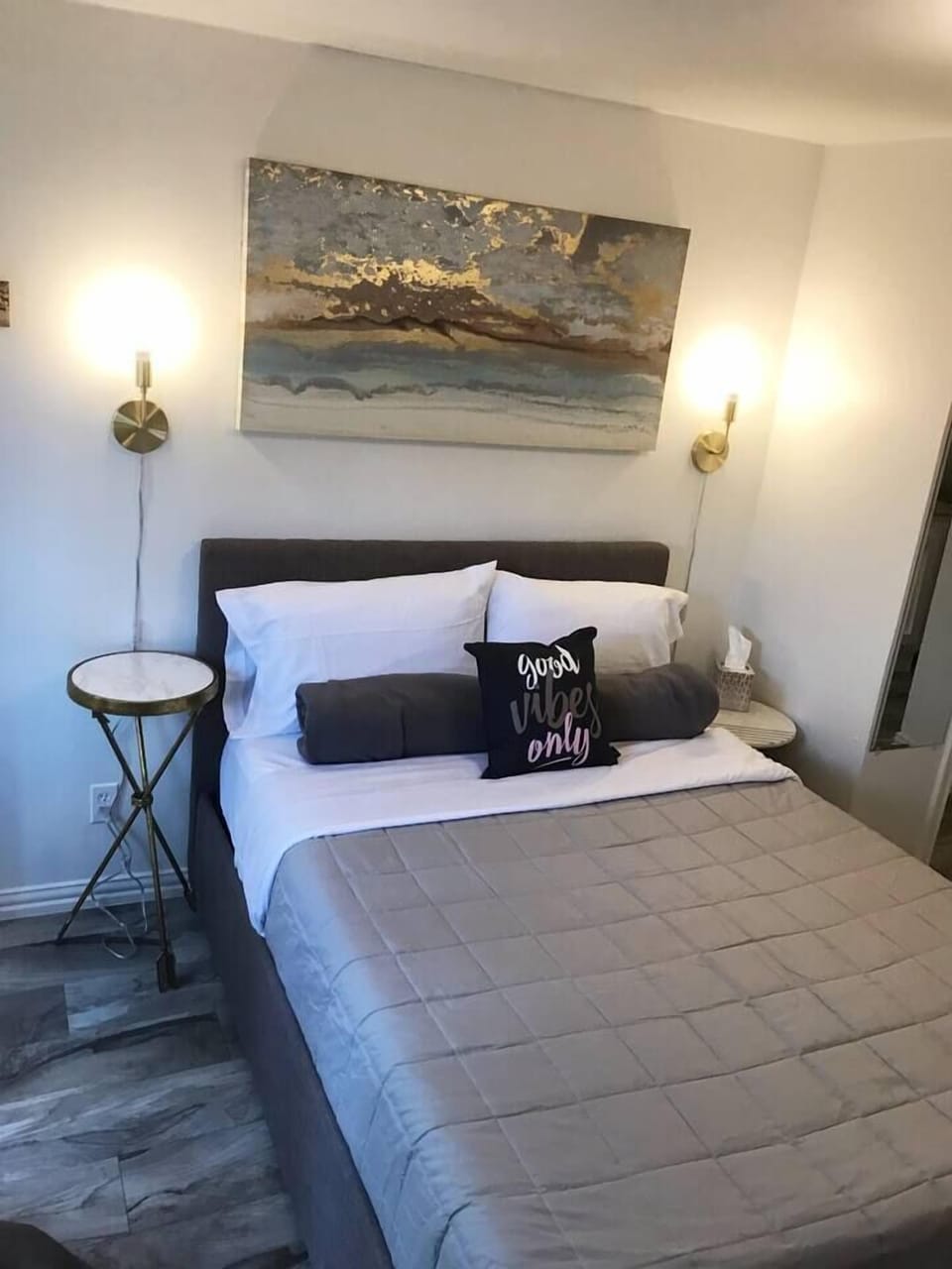 Brand new full-sized bed that is extremely comfortable. 