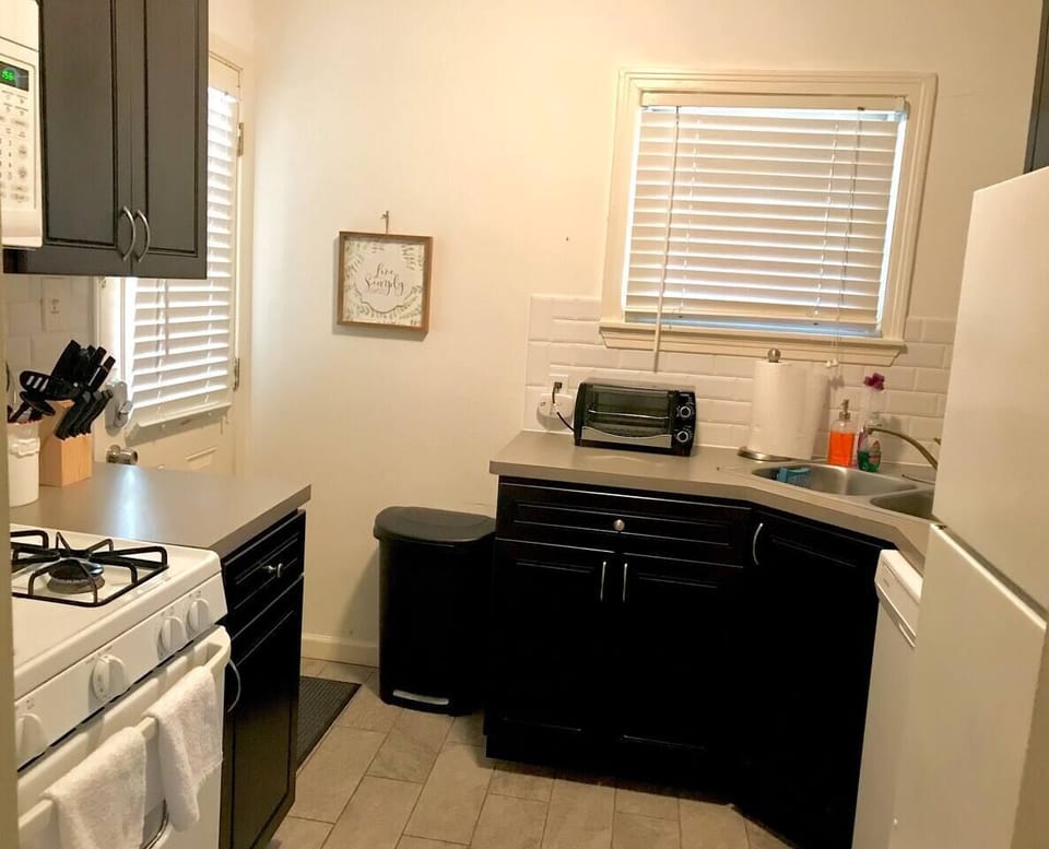 Fully stocked kitchen with full sized refrigerator, dishwasher, microwave, toaster oven, Keurig. Complimentary tea, coffee and Brita water pitcher provided. 