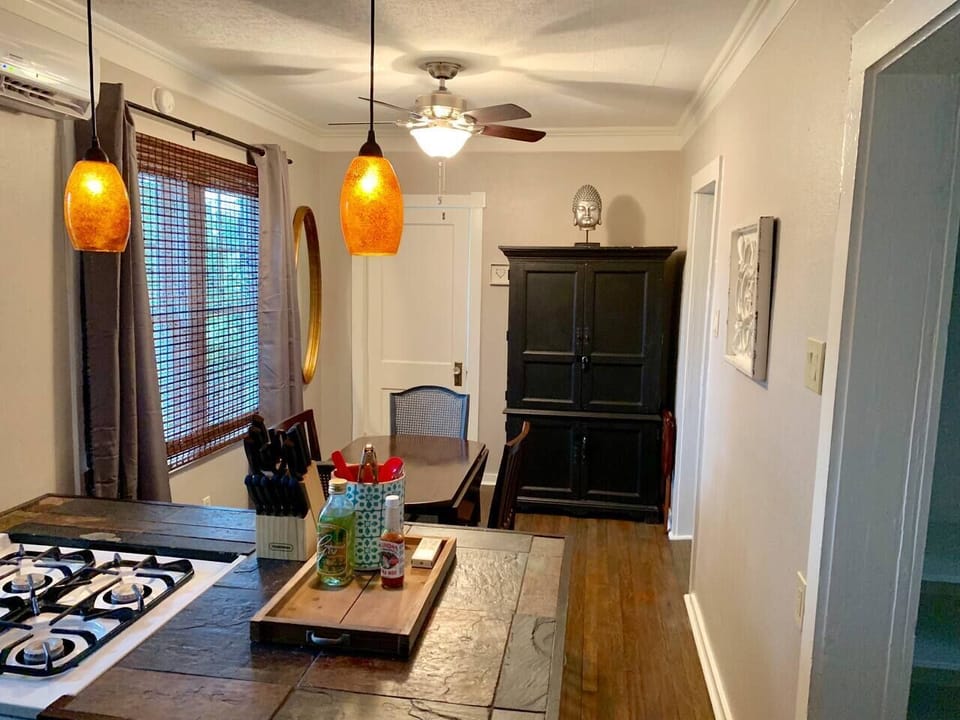 Dining room seats 4
