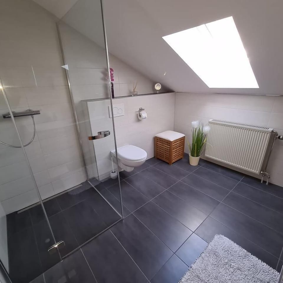 Große 100m2-ferienwohnung im Dachgeschoss für 6 Personen Apartment in Bavaria