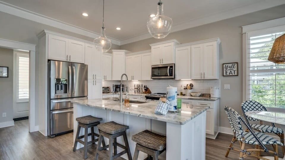 Fully-Appointed Kitchen for the Discerning Chef!