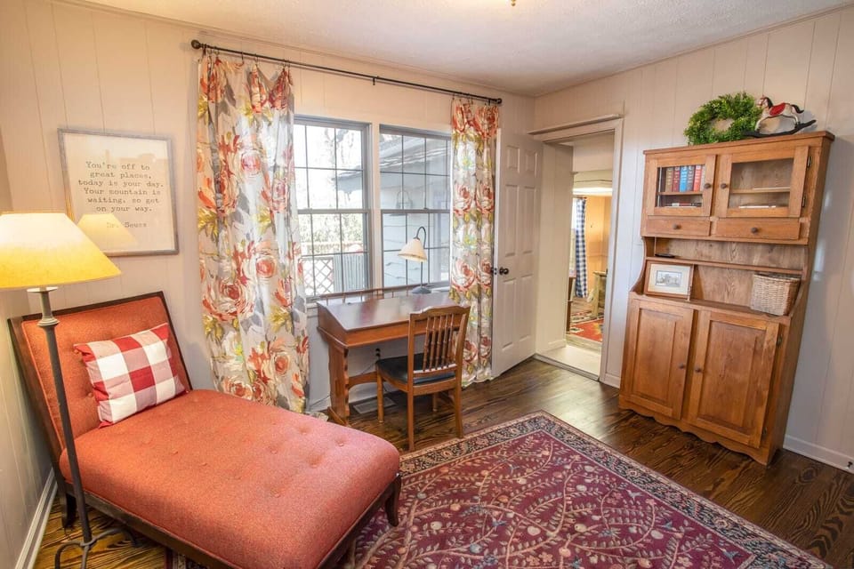 Flexible Anteroom for reading and relaxing near Bunk Room