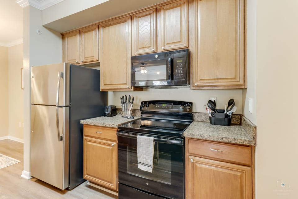 Fully Stocked Kitchen 