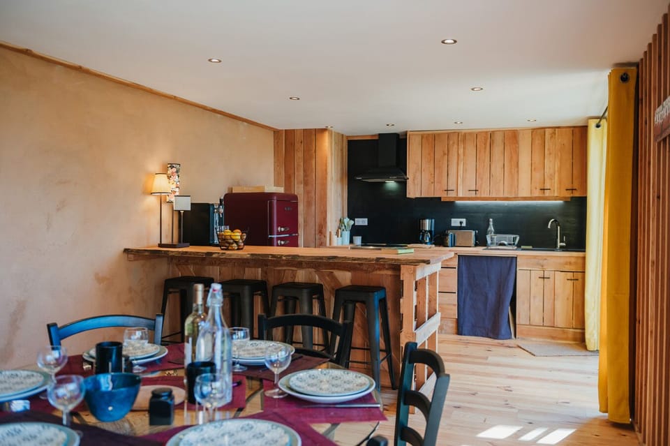 Dining / Restaurant