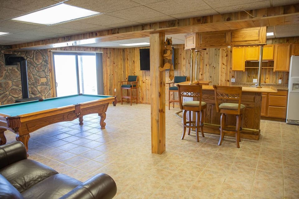 Bar area and extra fridge! Where legends are made!