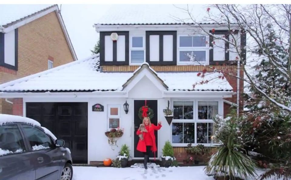 Christmas shot. Almost straight out of "The Holiday".