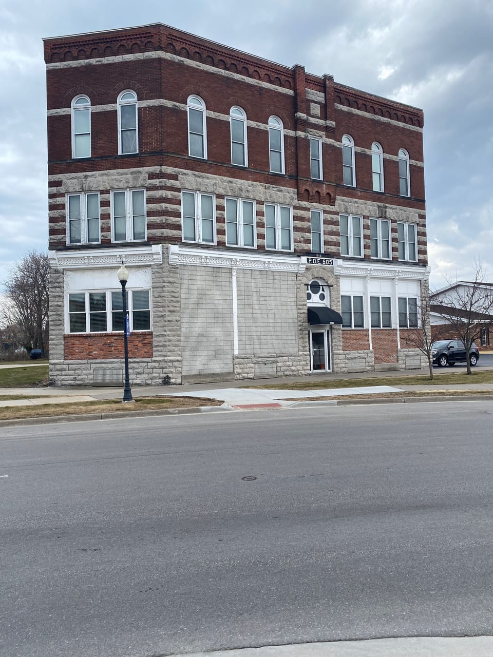 Front of 1912 amazing building from Washington Ave. 